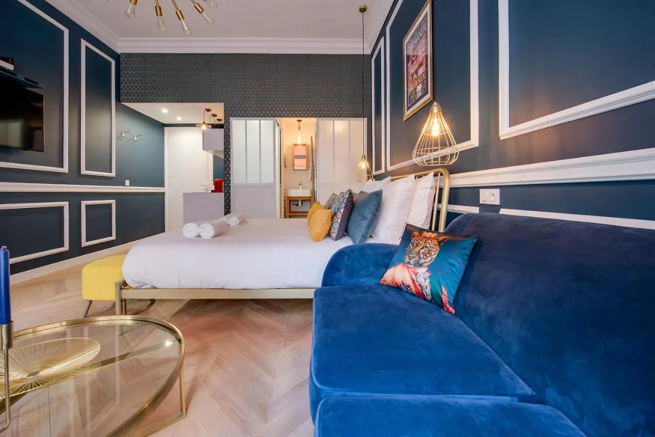 Apartment The Champs Elysees Blue Suite Paris France